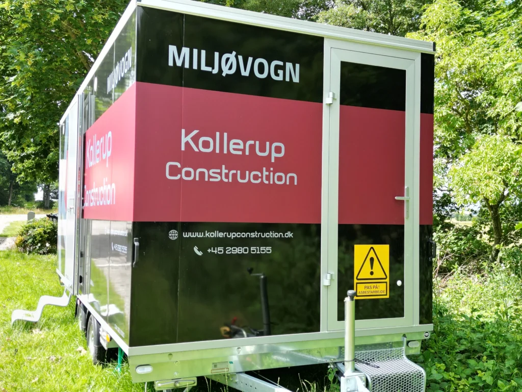 Kollerup Constuction - Miljøvogn Miljøvogn til autoriseret nedrivning af asbesttag – Kollerup Construction